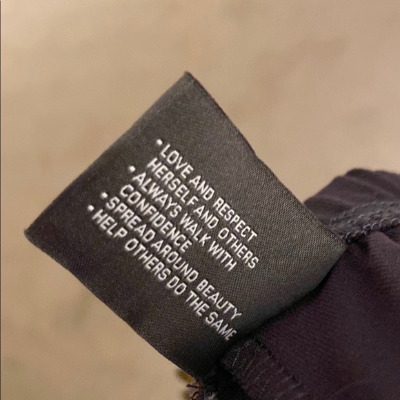 ***NWT*** BODY BY RAVEN TRACY GREY LEGGINGS SIZE SMALL - Picture 9 of 11